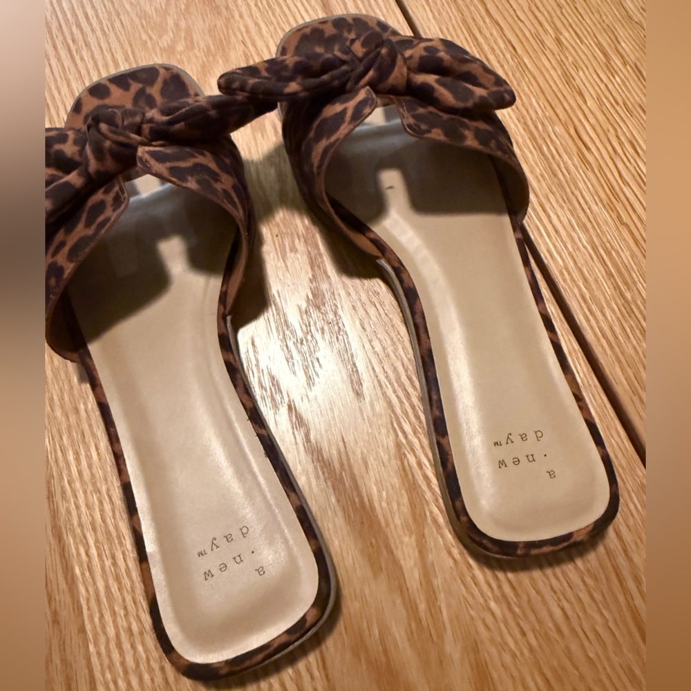 Leopard Print Bow Slide Sandals Women Size 10 Flat Slip On - Picture 2 of 4